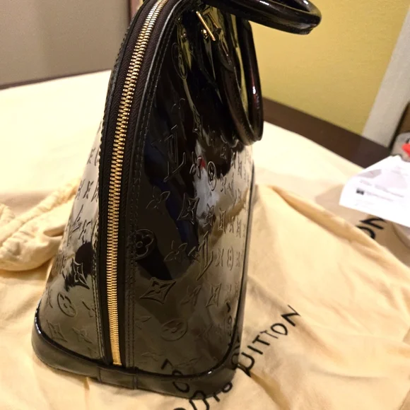Louis Vuitton Alma GM Vernis Amarante Handbag - Picture 5 of 10
